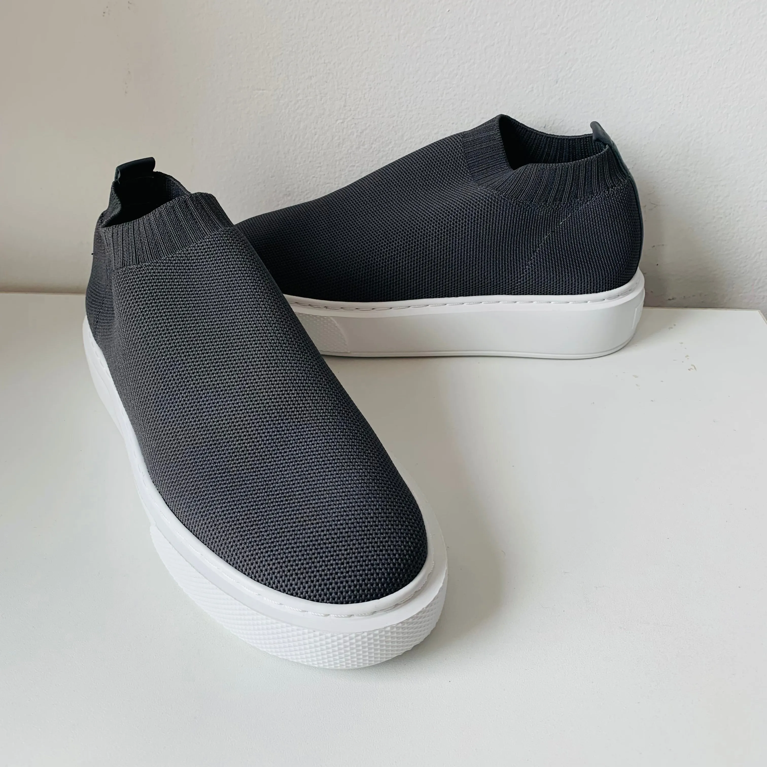 J/Slides Slate Grey Slip On Sneaker New in Box Size 6.5