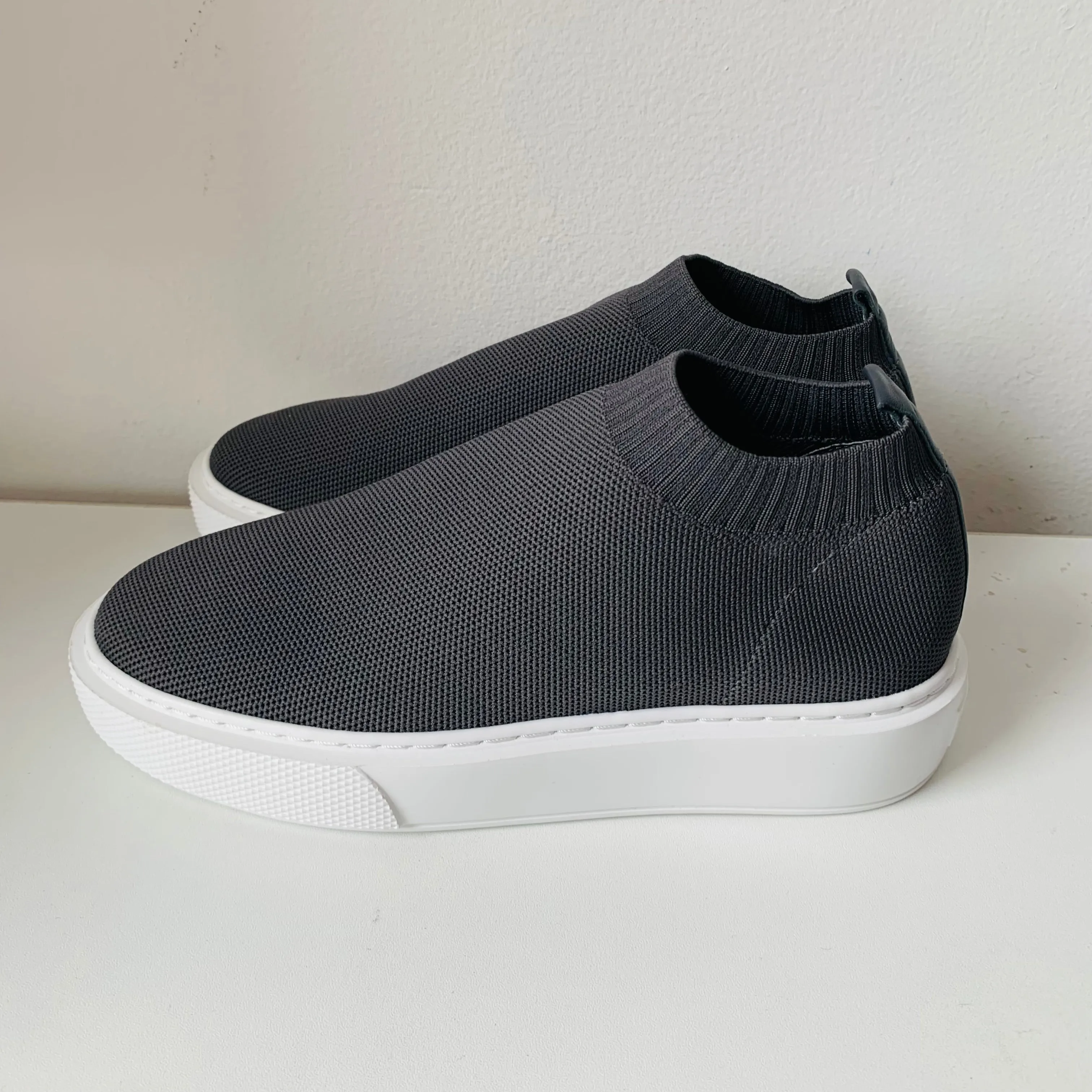 J/Slides Slate Grey Slip On Sneaker New in Box Size 6.5