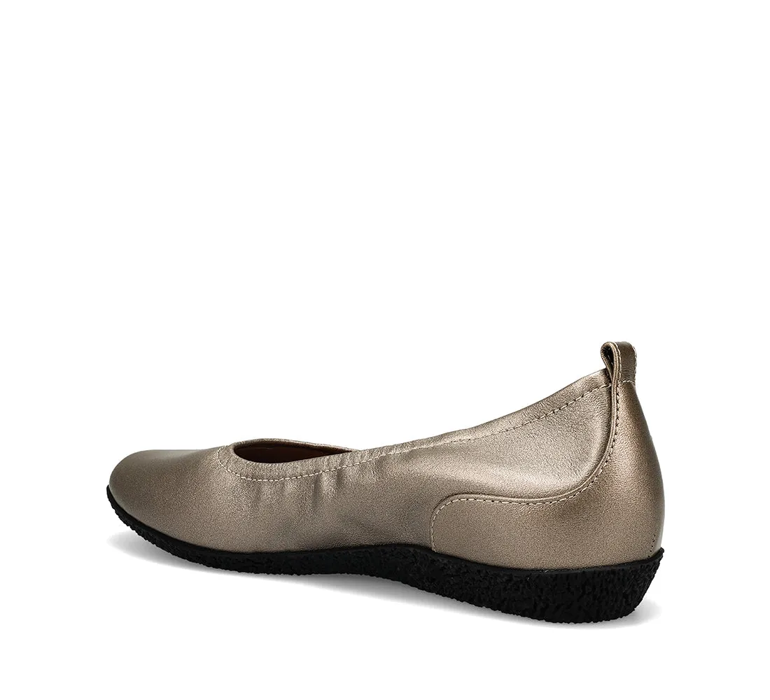 Taos Chit Chat Flat Women's